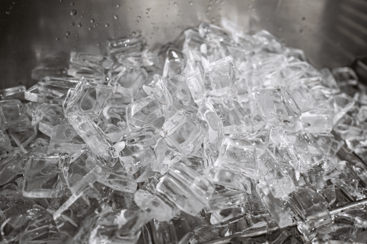 Hoshizaki ice machine repair technician in Brentwood