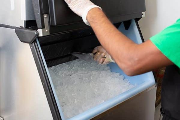 Ice-O-Matic ice machine repair technician in Brentwood