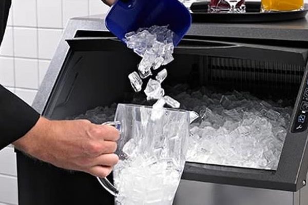 Manitowoc ice machine repair technician in Brentwood